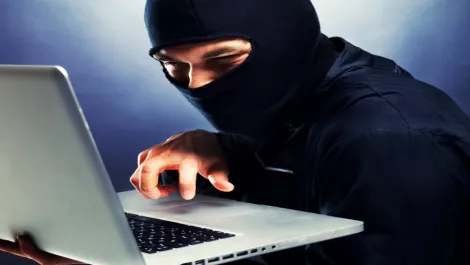 Web hacker faces US extradition
