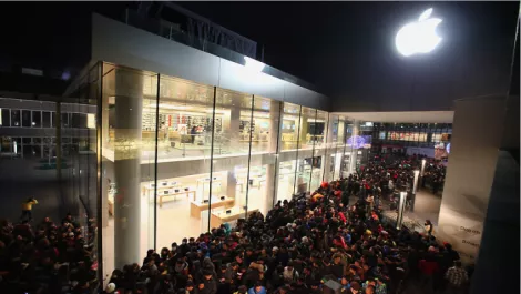 Noel Leeming midnight launch sees in new iPhone 6...