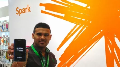 Spark gets its hands on the new Samsung smartphones