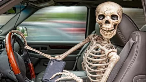 Kiwis are still texting and driving, five years on