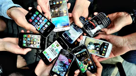 Apple's iPhone growth peaks, Samsung surges ahead