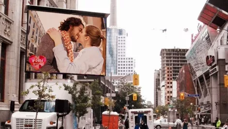 Chocolates, flowers and... digital signage?