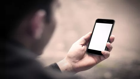 Aussies fear Big Brother may steal data from old phones