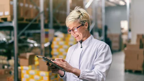 Signet rolls out Zebra industrial wearables across warehouse operations