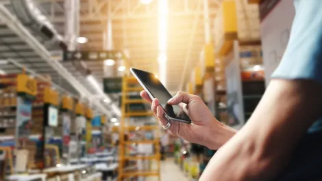 Worldwide smartphone shipments continue to decline